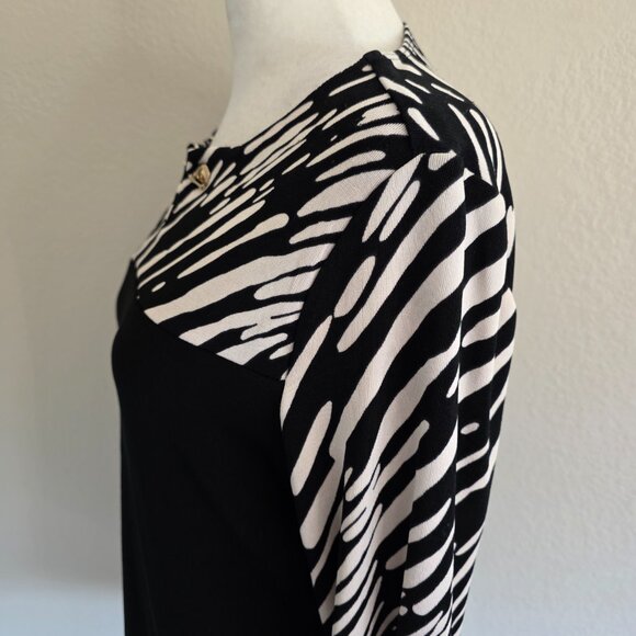 Chico's Travelers Top Tunic Black White Stretch Gold Chain Accent Size 0 Small - Picture 4 of 8